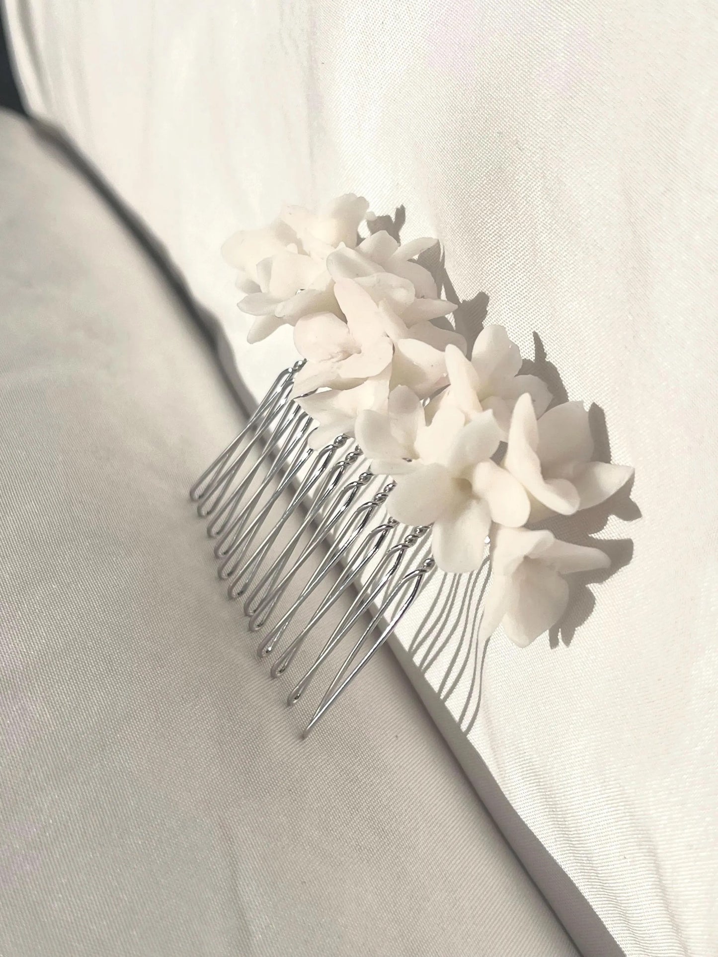 Azahar White Floral Hair Comb — Luxury Bridal Hair Jewelry — Elegant Minimalist Hairpiece