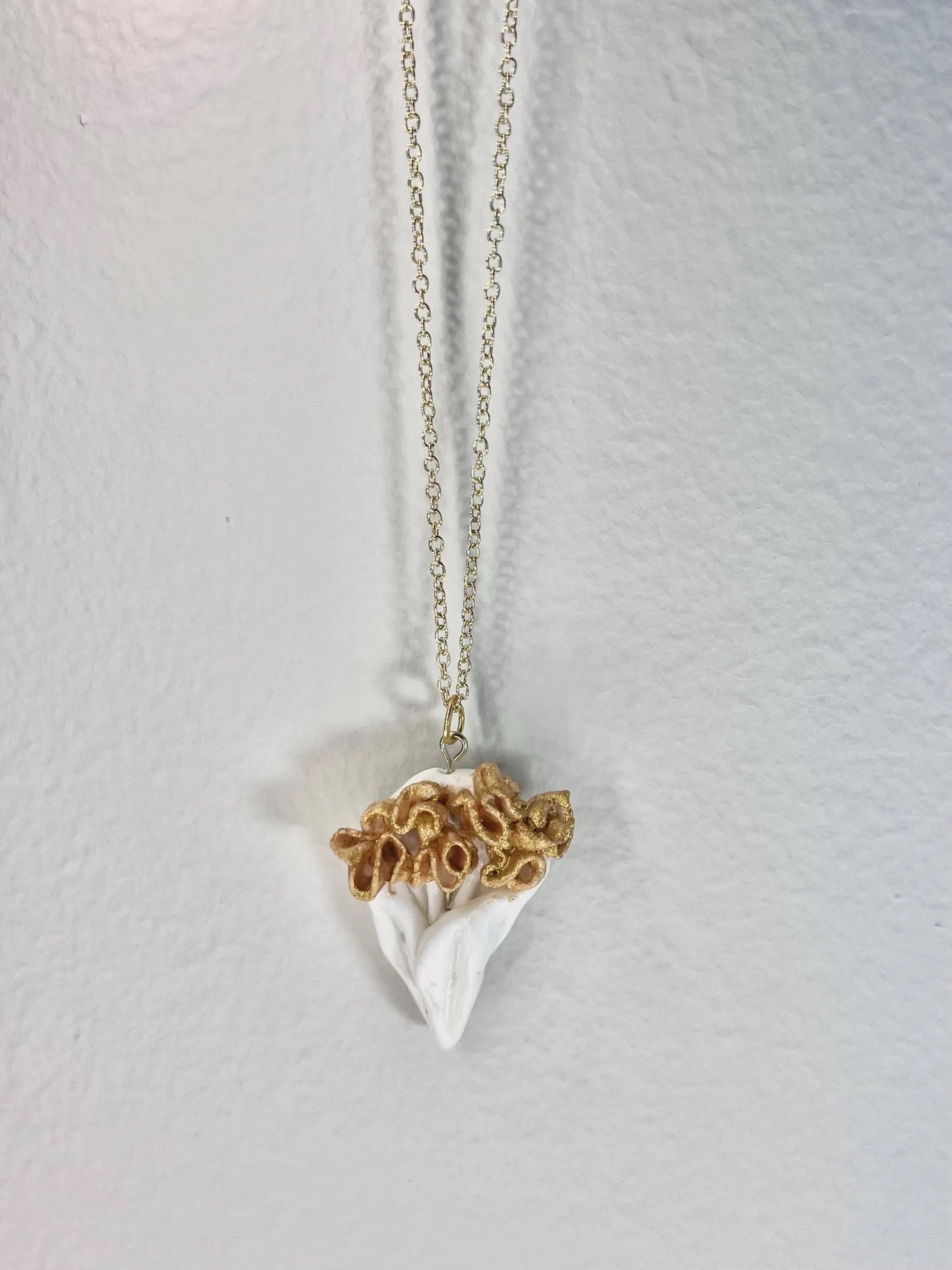 Azahar Doré Gold Necklace - Minimalist Floral Pendant