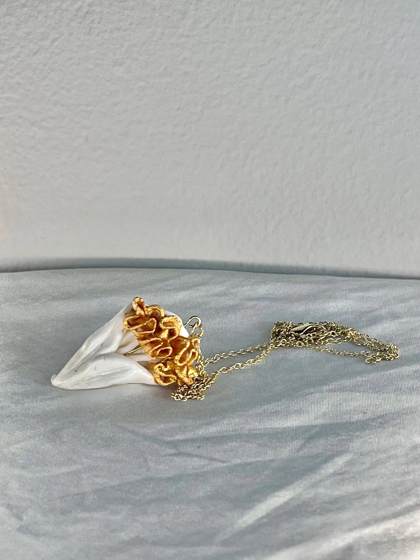 Azahar Doré Gold Necklace - Minimalist Floral Pendant