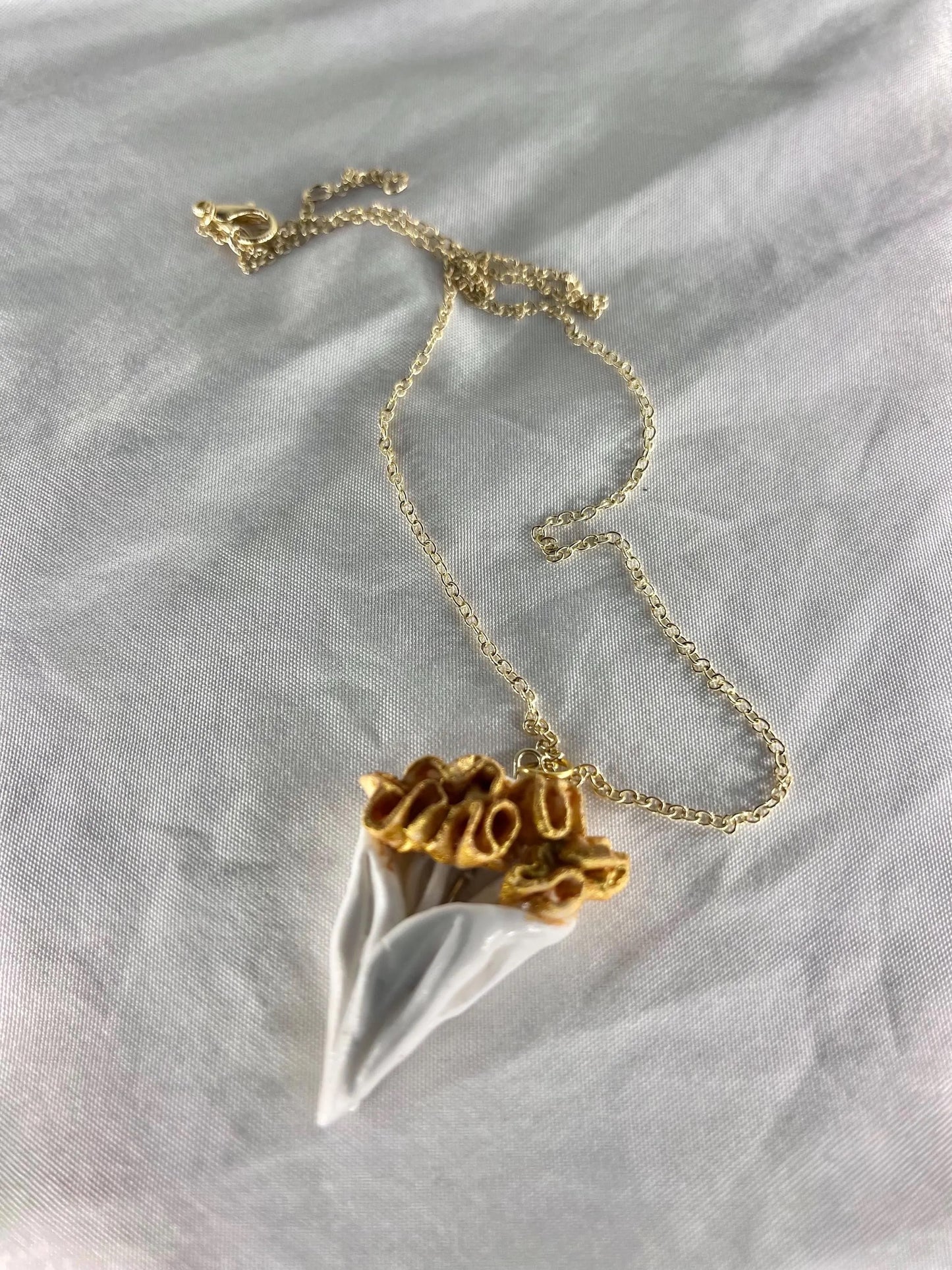 Azahar Doré Gold Necklace - Minimalist Floral Pendant
