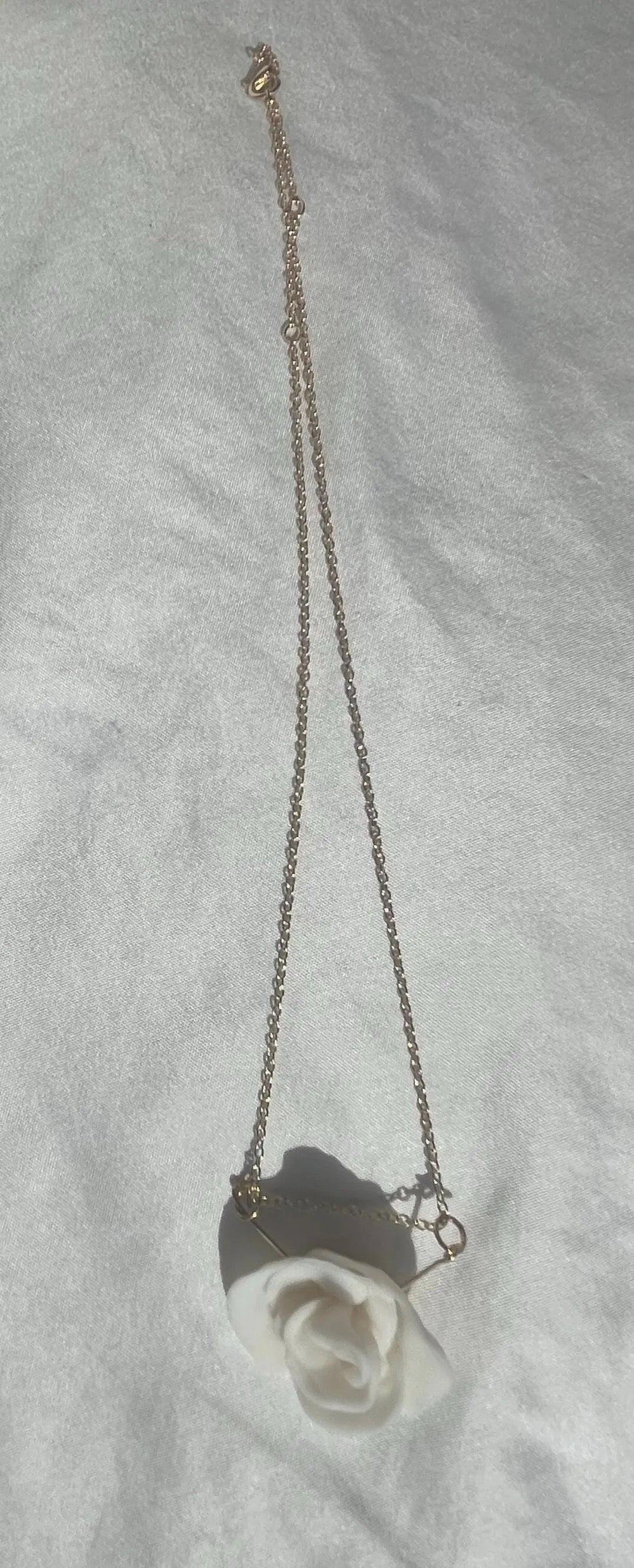 Rosa Aurea Necklace – Elegant Rose Pendant with Interlocked Rings, Luxury Feminine Jewelry