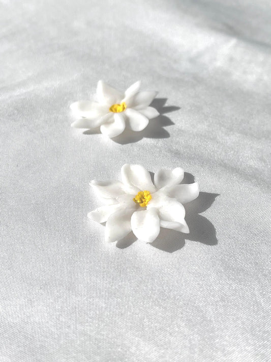 Golden Center Blossom Earrings – Elegant Floral Statement Earrings, Delicate White Flower Jewelry, Feminine Luxury Earrings