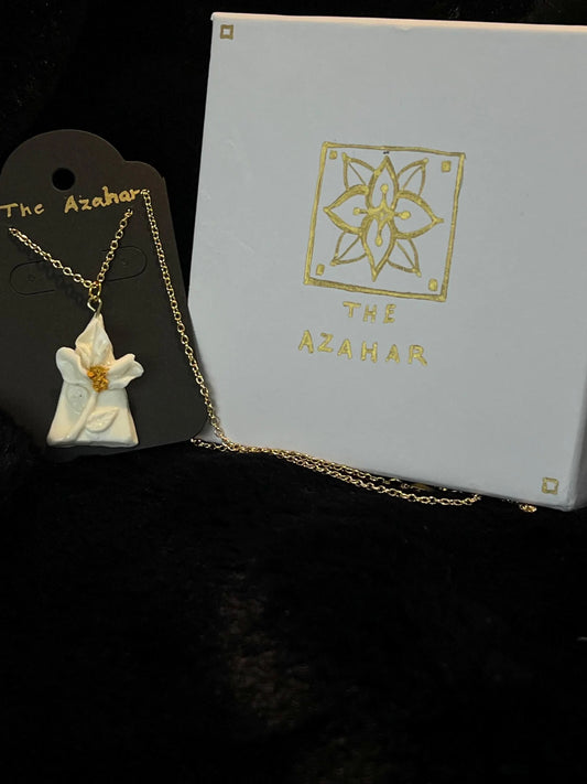 Éclat de Fleur Necklace – Pure White Flower Elegance