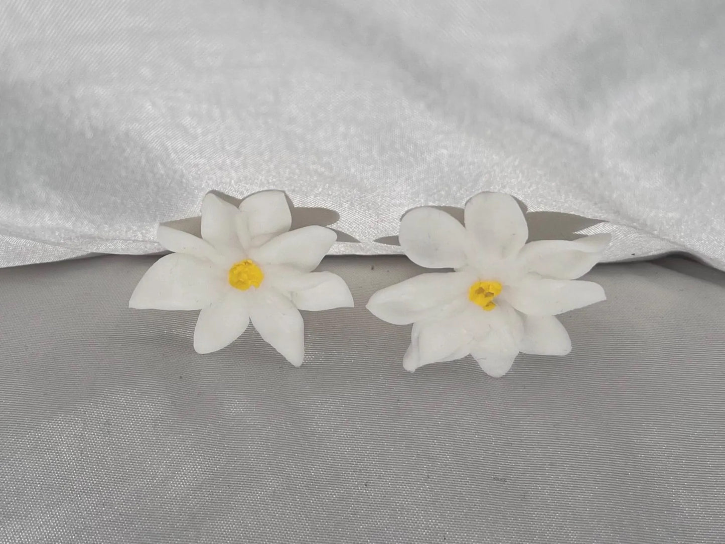 Golden Center Blossom Earrings – Elegant Floral Statement Earrings, Delicate White Flower Jewelry, Feminine Luxury Earrings